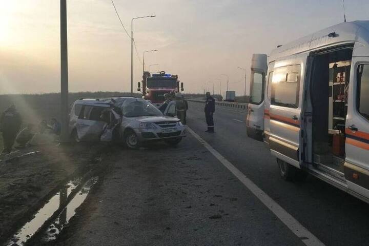 В Гагаринском районе водитель «Ларгуса» протаранил столб на трассе: пострадали семь человек