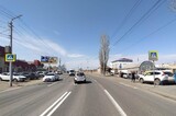 Немолодой мужчина попал под колёса китайской легковушки: пострадавший в больнице