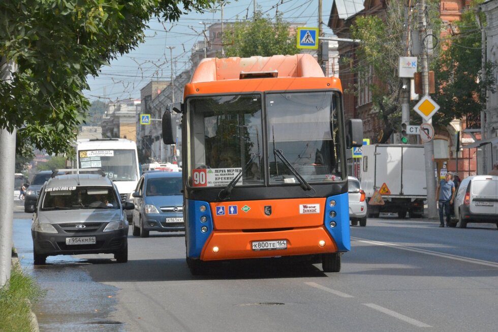 Неделя до старта перевозок по новым автобусным маршрутам в Саратове с вежливыми водителями: власти хранят молчание