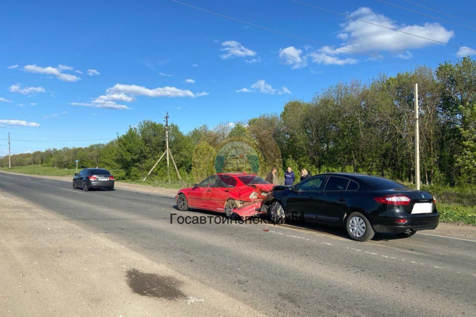 Трое пассажиров BMW пострадали в тройной аварии в Саратове