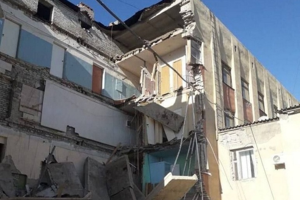 «Здание не выдержало и обрушилось»: глава района рассказал подробности ЧП в Александровом Гае