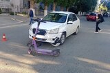 В центре города водитель седана сбил девушку-подростка на электросамокате