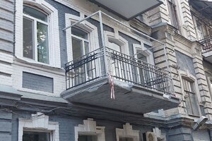 «Все разваливается, как там можно жить?»: саратовчанка рассказала о разрушении очередного дома-памятника в центре города