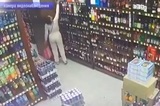 Морские деликатесы и алкоголь: полицейские рассказали о саратовчанке, которую регулярно задерживают за кражи из магазинов