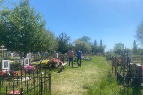 Вандалы разгромили кладбище в Энгельсском районе