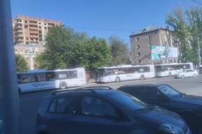 На саратовские улицы вышли новые брендированные автобусы (но пока только для избранных)