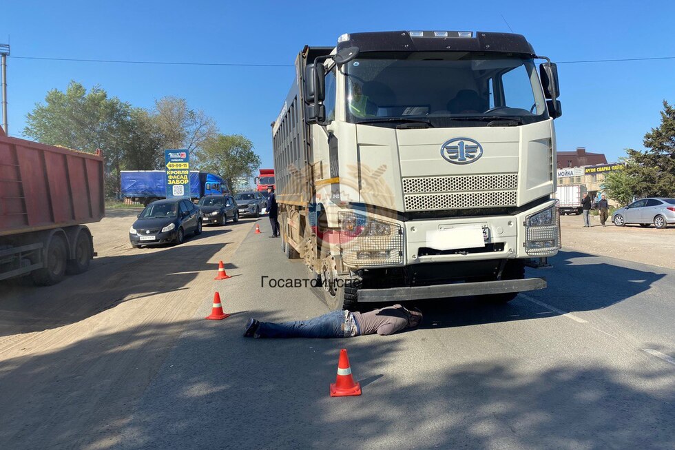 На Песчано-Уметской грузовик насмерть сбил мужчину