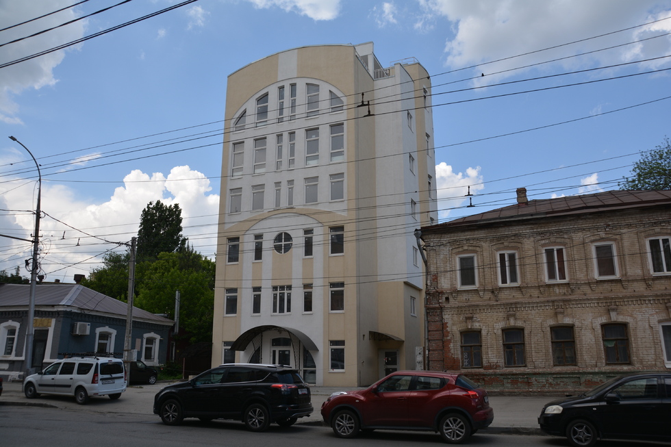 В центре Саратова четыре года спустя после постройки ввели в эксплуатацию семиэтажное офисное здание