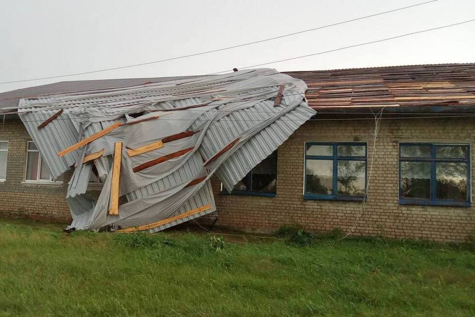 Ураганный ветер оставил без крыши школу и ДК, а село — без света