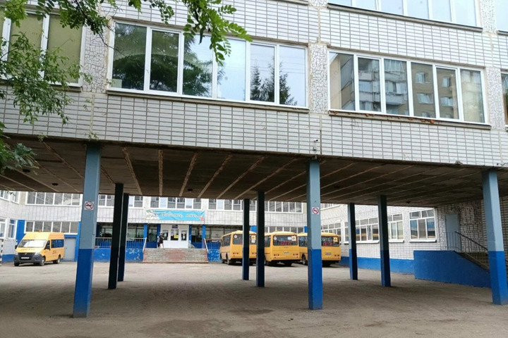 На ремонт фасада и крыльца одной из школ областного центра уйдет больше 18 миллионов рублей