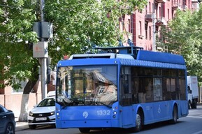 Оборванные провода и перекопанные улицы: в Саратове не работают четыре троллейбусных маршрута