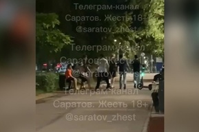 Ночью в центре Саратова избили подростков. Младшего из них госпитализировали