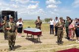 В зоне СВО погиб житель Ершовского района: жене военного передали его Орден Мужества