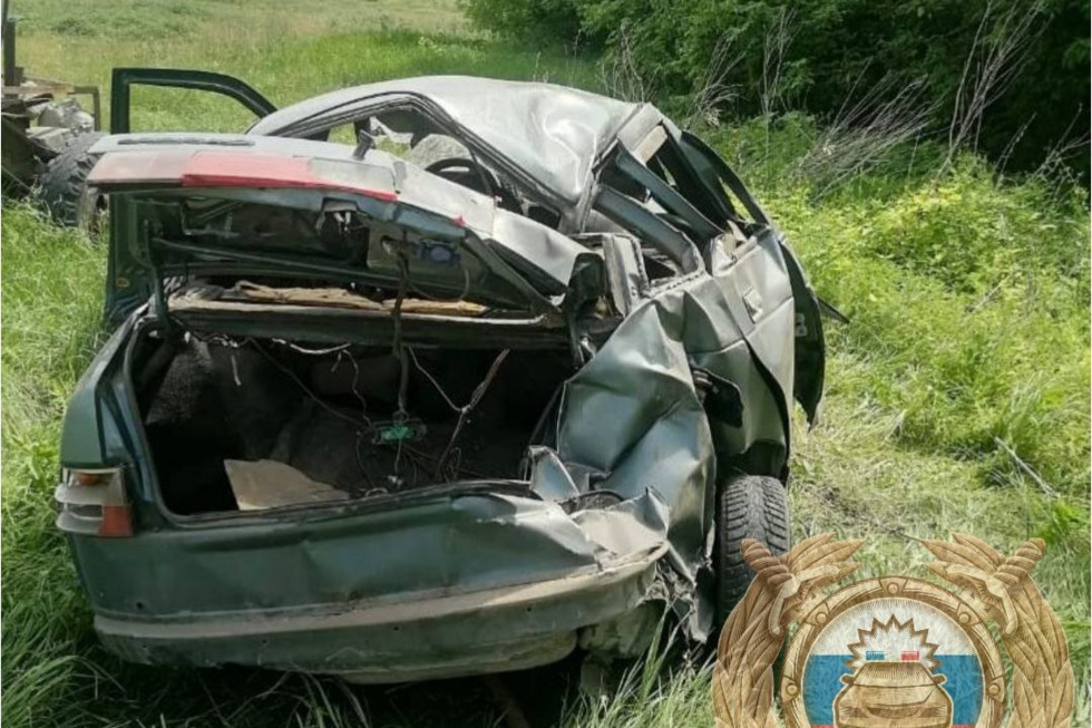 В Вольском районе перевернулась отечественная легковушка: пострадала пассажир