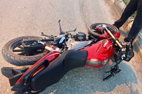 Мотоцикл с двумя подростками попал в ДТП, маршрутка сбила молодого саратовца