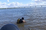 В Пристанном из Волги выловили тело утонувшего мужчины