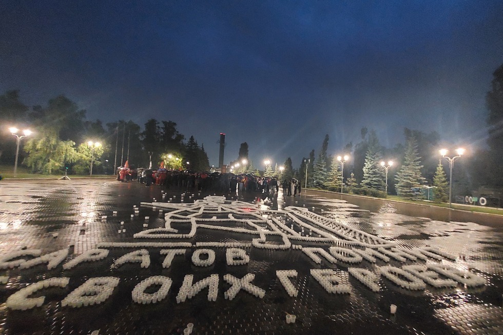 День памяти и скорби: несмотря на ливень, в Парке Победы создали огненную картину (фото)