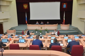 Саратовские депутаты приняли прокурорский закон о бывших заключенных и поправки в бюджет на 1,3 миллиарда