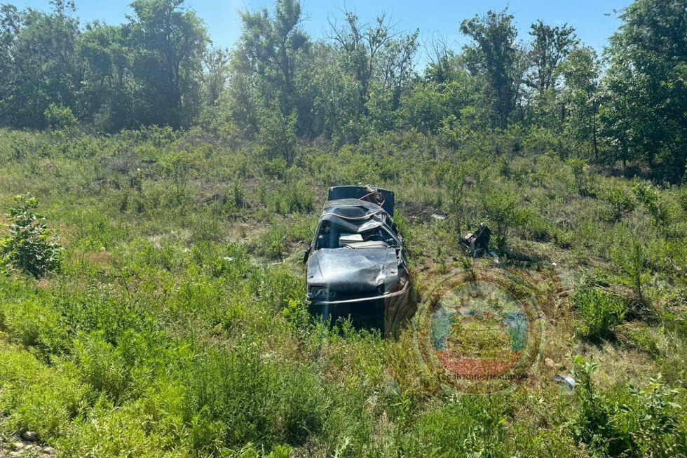 Второй случай за день: в Саратовской области погиб водитель вылетевшей с дороги машины