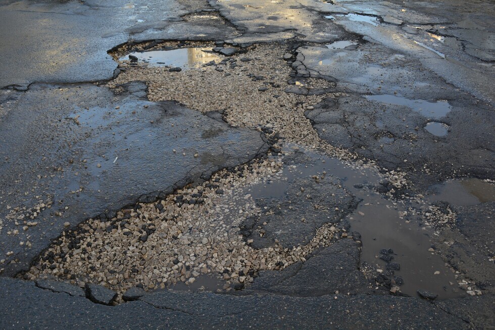 Плохие дороги, отсутствие врачей, замусоренная река: жители Калинского района, который собрался посетить губернатор, сообщили о проблемах