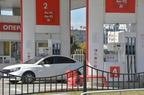 В регионе продолжает дорожать бензин: до какой отметки выросли средние цены