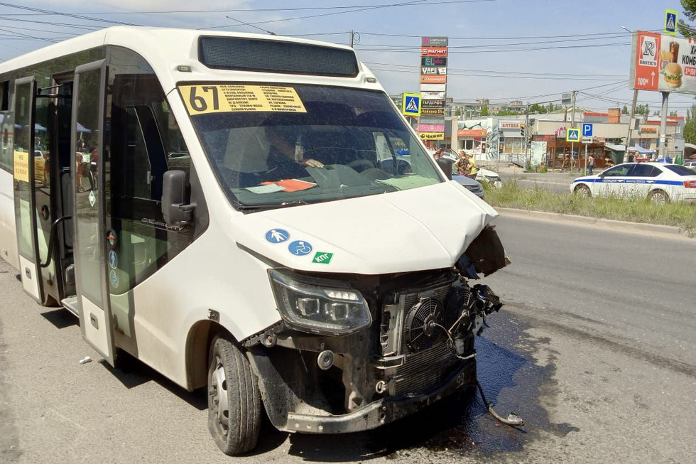 Два человека пострадали в ДТП с маршруткой в Саратове