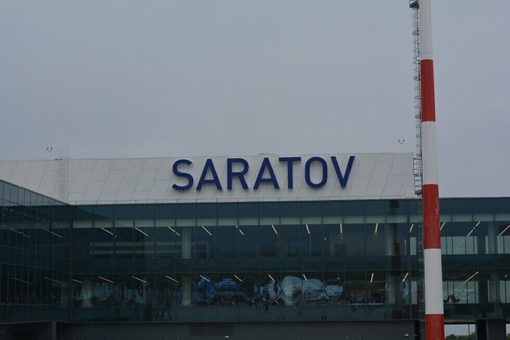 Из-за атаки беспилотников летевший в Волгоград самолёт перенаправили в Саратов