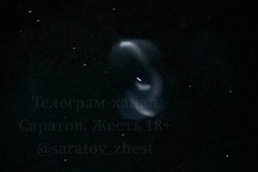 Жители Саратовской области увидели в небе необычный светящийся объект