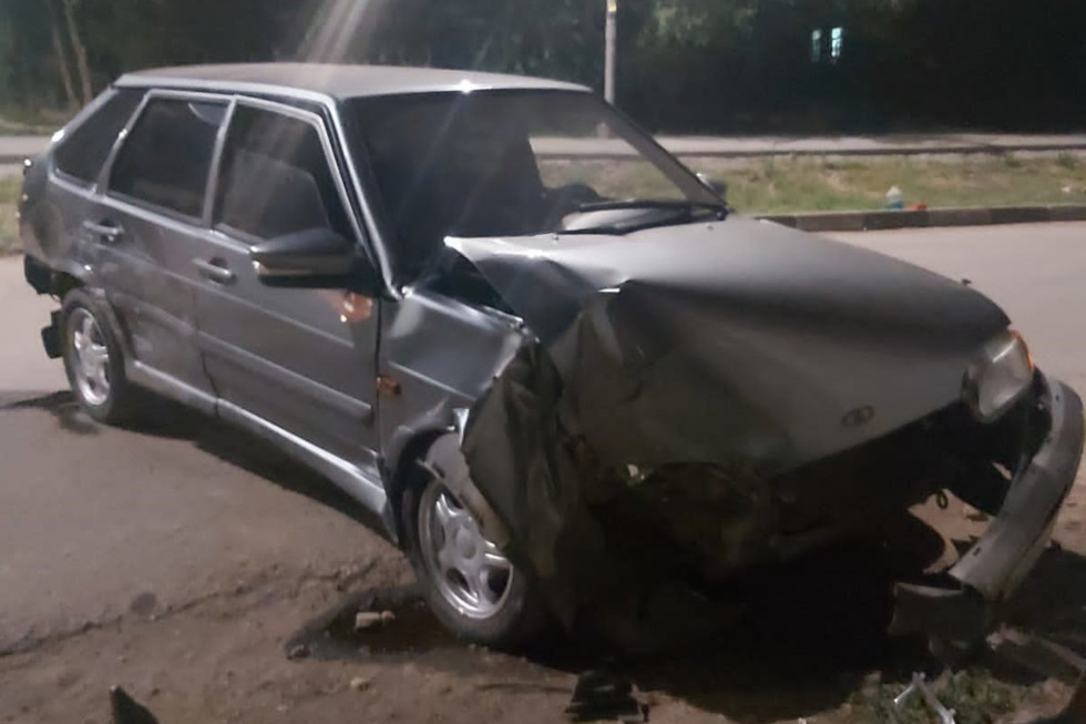 Молодой водитель ВАЗа пострадал в тройной аварии в Ленинском районе