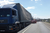 Юная пассажирка отечественной легковушки пострадала в массовой аварии с фурами на федеральной трассе