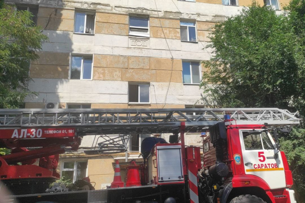 В доме на Московском шоссе случился пожар: пострадал ребёнок, 14 человек эвакуировали