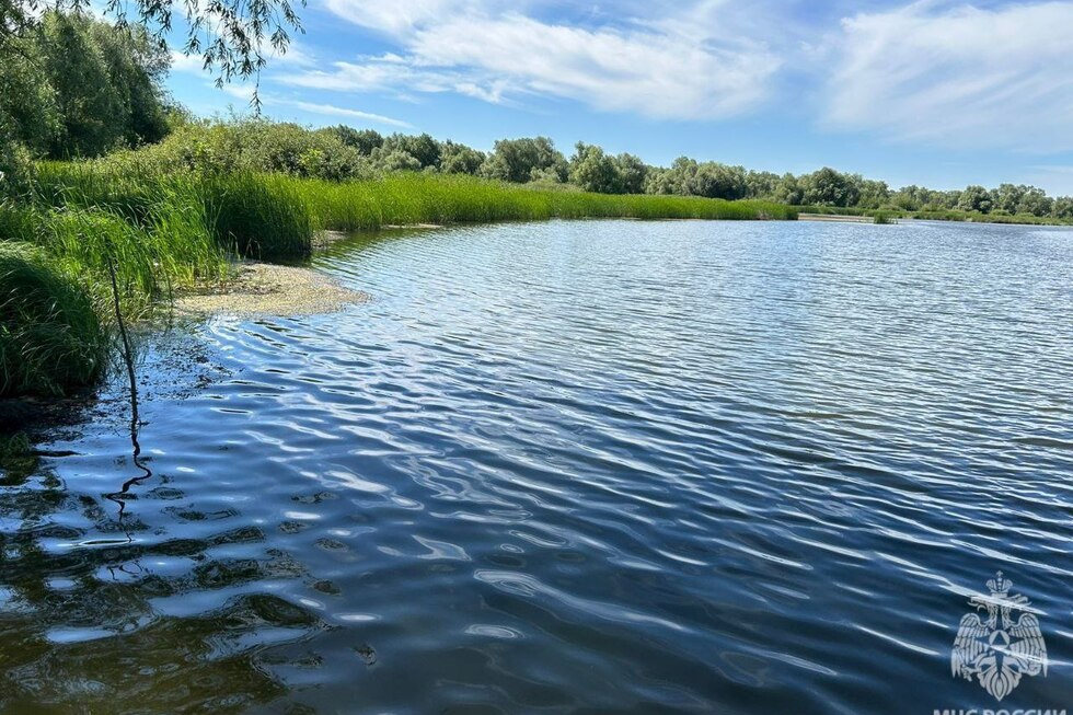 В Марксовском районе водолазы достали из реки тело утонувшего мужчины