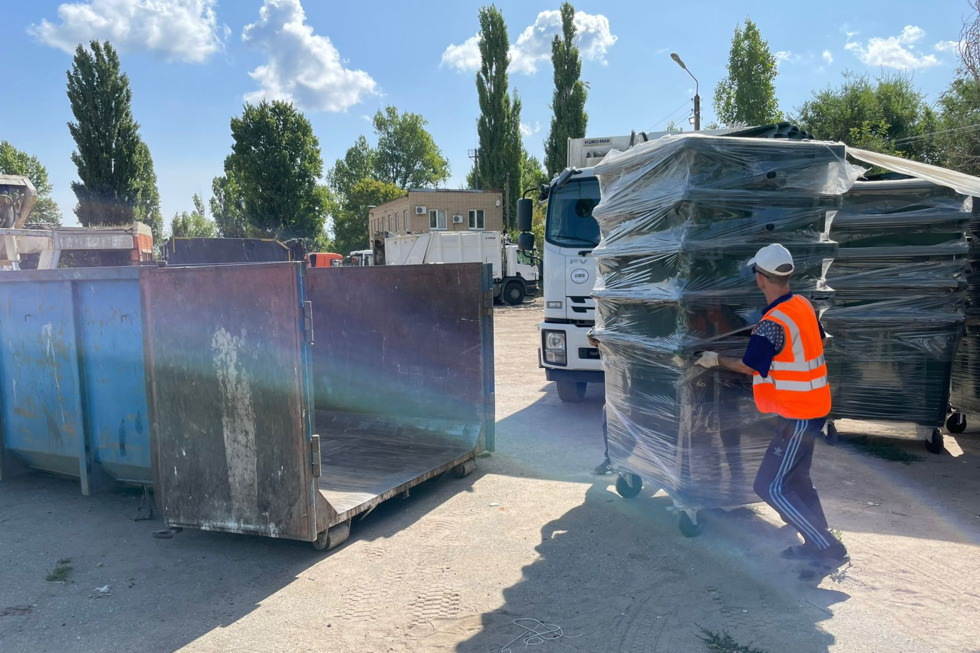 Компания «Ситиматик» установила в Саратове почти 600 контейнеров для твердых коммунальных отходов