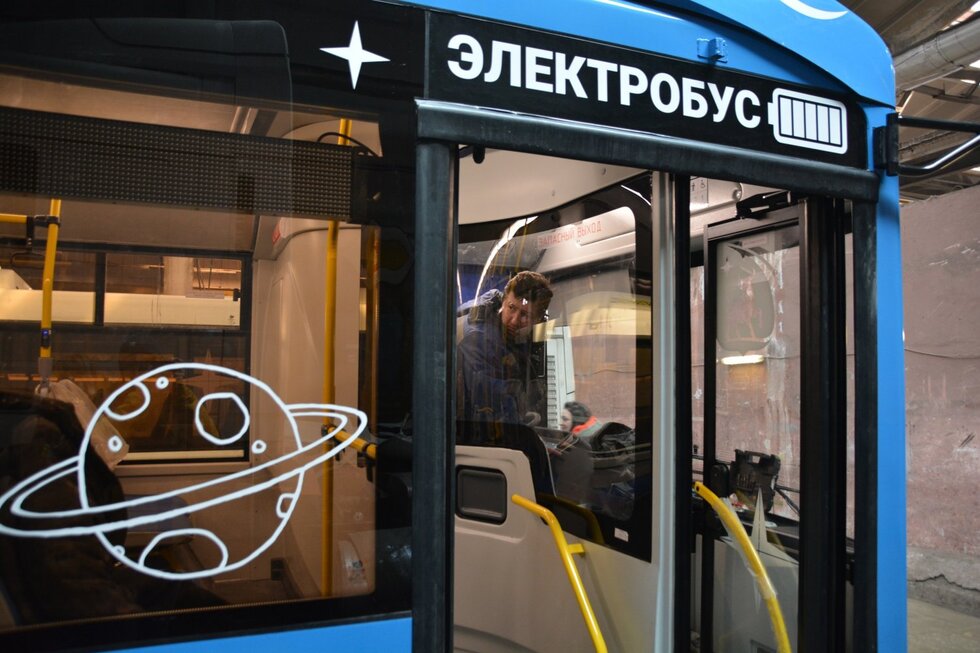 «Растет социальная напряженность»: чиновники решили устранить правовой пробел из-за впервые появившихся на маршруте Саратов-Энгельс электробусов