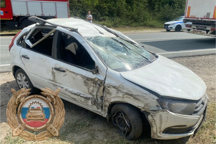 На трассе под Хвалынском опрокинулась «Гранта» с детьми