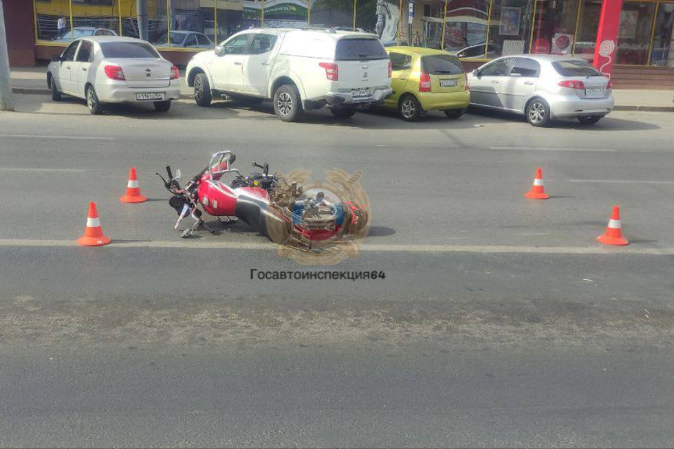 На улице Московская молодой человек на мопеде сбил пожилую женщину