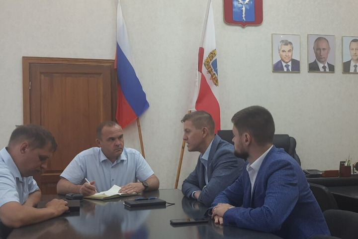 Директор саратовского регоператора провел встречи с главами большинства районов области