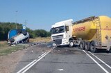 На федеральной трассе иномарка опрокинулась после столкновения с фурой, её водитель пострадал