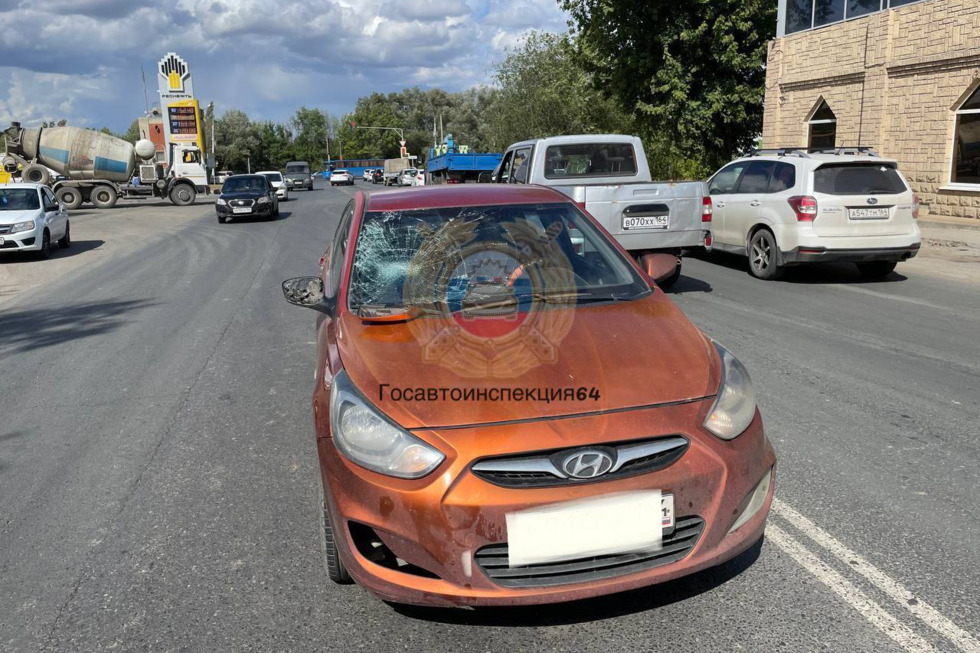 Пешеход попал под колёса иномарки на улице Песчано-Уметская