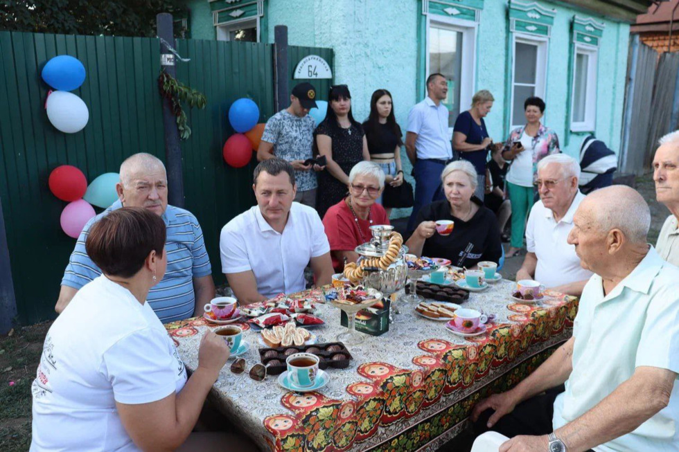 «И взрослые, и дети на долгие годы запомнят этот летний вечер»: губернатор раскритиковал главу района за «праздник улицы»