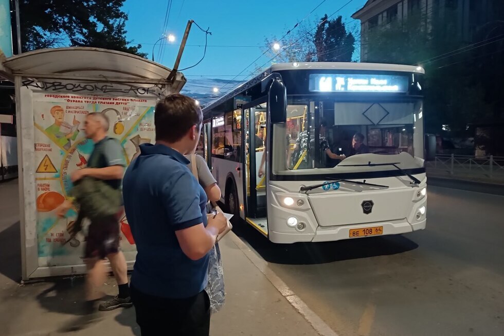 «Бюджет платит за рейсы, которых нет»: жители Саратова массово пожаловались губернатору на несоблюдение расписания новыми автобусами