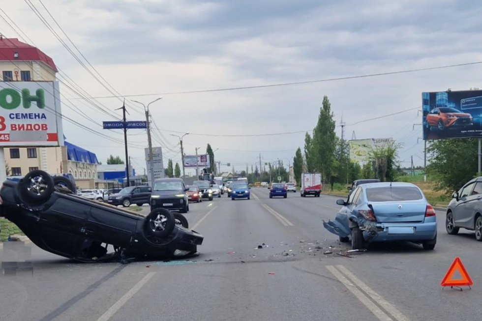 На дорогах Энгельса пострадали пассажирки иномарок