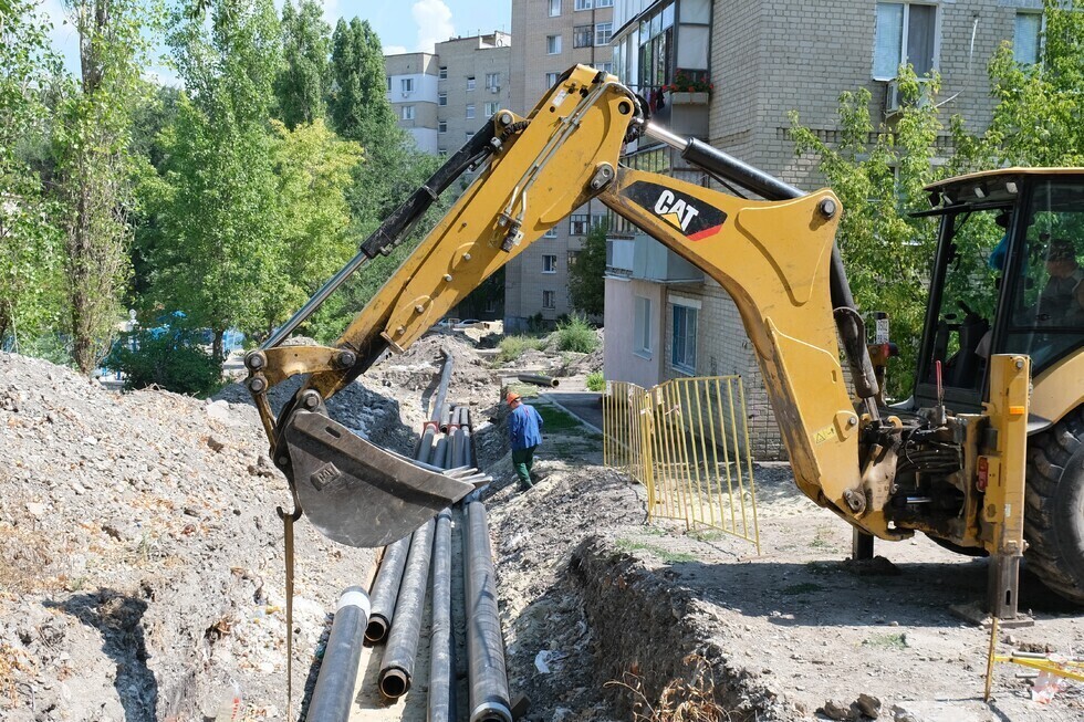 Энергетики проложили еще около 900 метров новых теплосетей во дворах Саратова