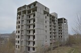 В Саратове за долги продадут недостроенную многоэтажку (застройщик обманул бывшего зампреда правительства региона)