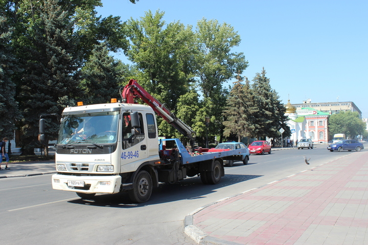 В Госдуму внесен закон, который обяжет полицейских предупреждать водителей за 10 минут до эвакуации авто