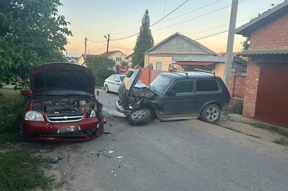 В Саратове водитель «Нивы» попал в больницу в результате ДТП