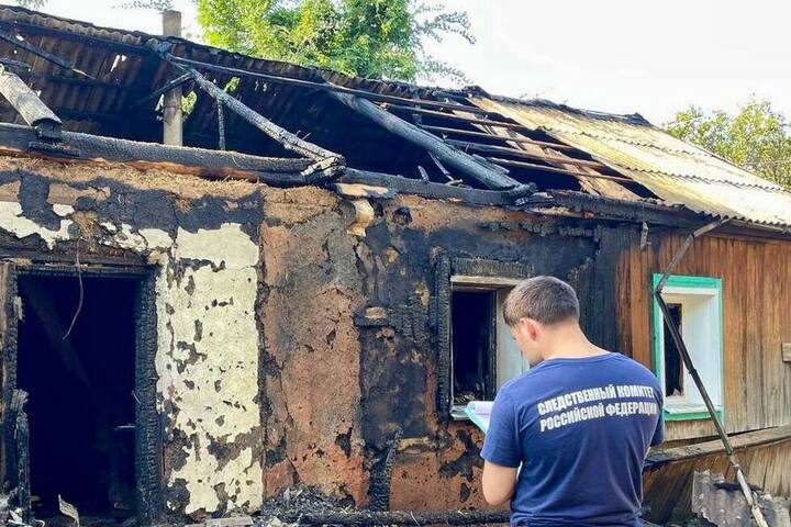 В Ершове на пепелище частного дома нашли тело мужчины