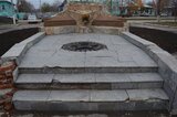 Попытка №6: власти продолжают поиски тех, кто восстановит мемориал рядом с вечным огнем