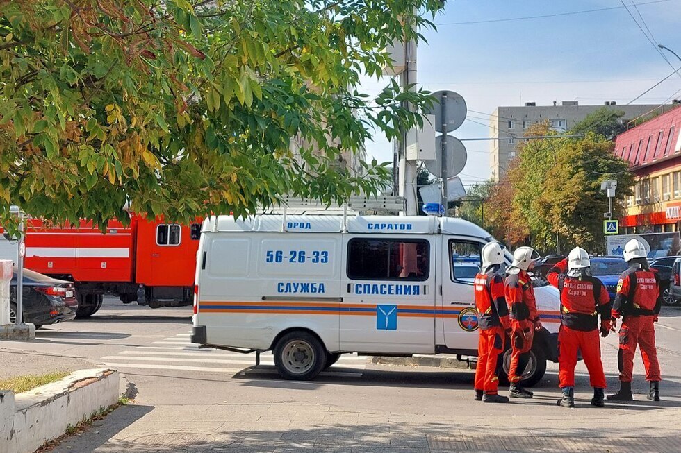 В Мирный переулок подъехали машины Росгвардии, МЧС и службы спасения: рассказываем, что происходит