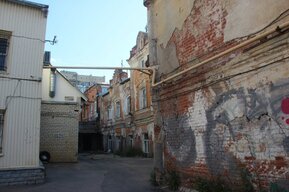 Полуразрушенный дом-памятник в центре Саратова продали иногородней фирме (цена с рубля поднялась до 6,3 миллиона)